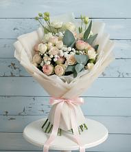 Букет цветов из:  Розы и Лизиантусы в Умёт
