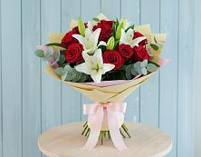 Букет цветов из:  Лилии и Розы в Умёт