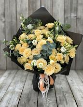 Букет цветов из:  Розы и Лизиантусы в Умёт