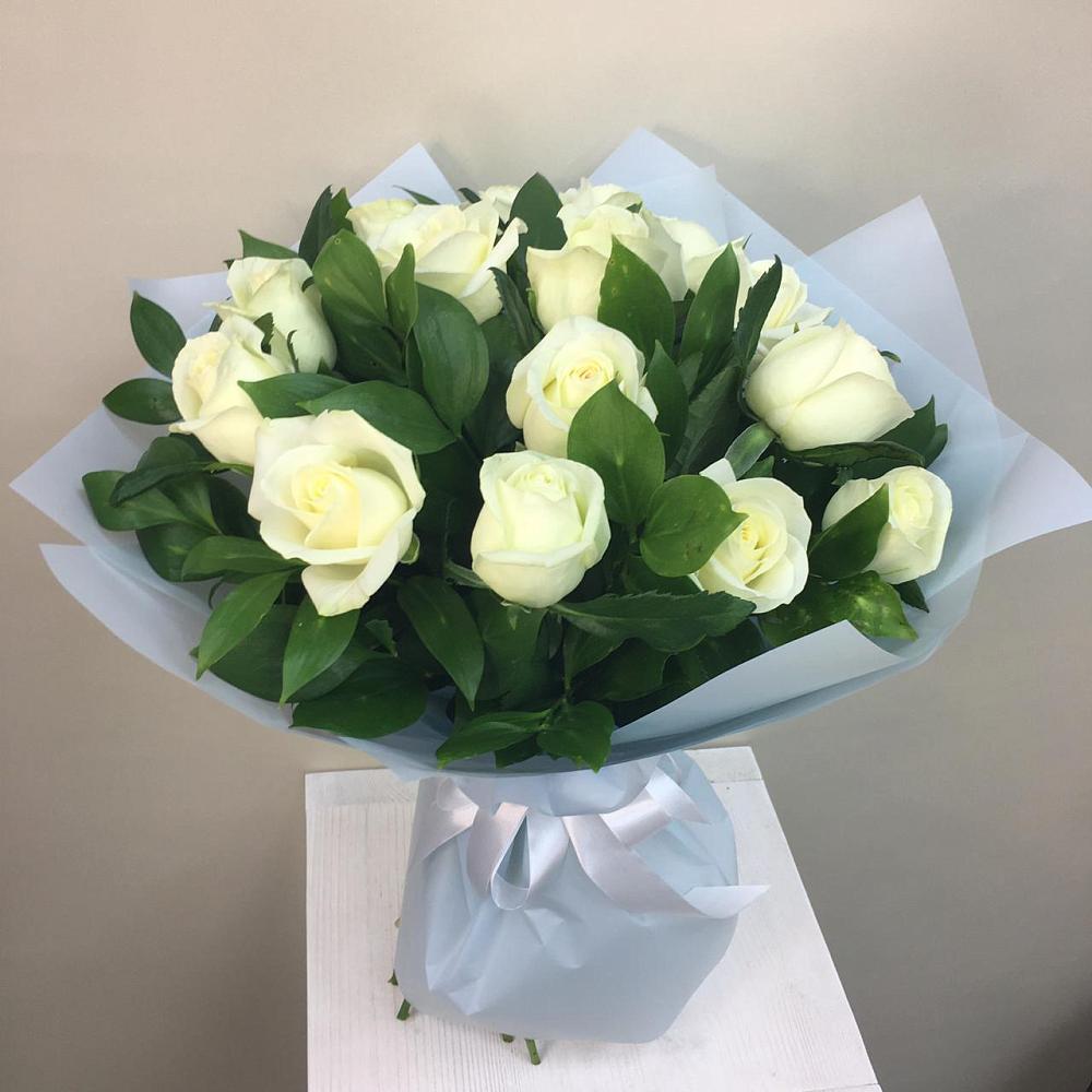Букет 15 Белых роз Проуд в Умёт