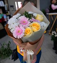 Букет цветов из:  Герберы, Розы и Хризантемы в Умёт
