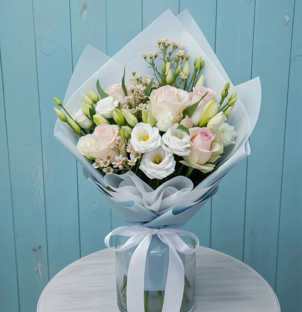 Букет цветов из: Розы и Лизиантусы в Умёт