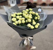 Букет Белые кустовые розы Солинеро в Умёт