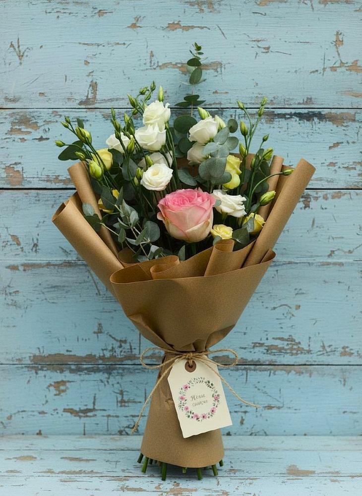 Букет цветов из: Розы и Лизиантусы в Умёт