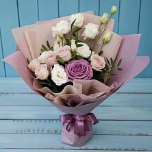 Букет цветов из:  Розы и Лизиантусы в Умёт