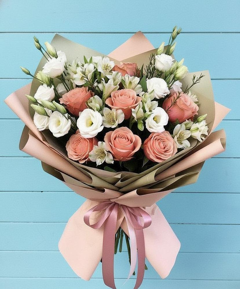 Букет цветов из: Розы, Альстромерии и Лизиантусы в Умёт