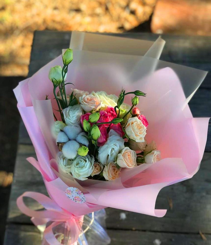 Букет цветов из: Розы и Лизиантусы в Умёт