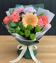 Букет цветов из:  Гвоздики, Розы, Герберы и Хризантемы в Умёт