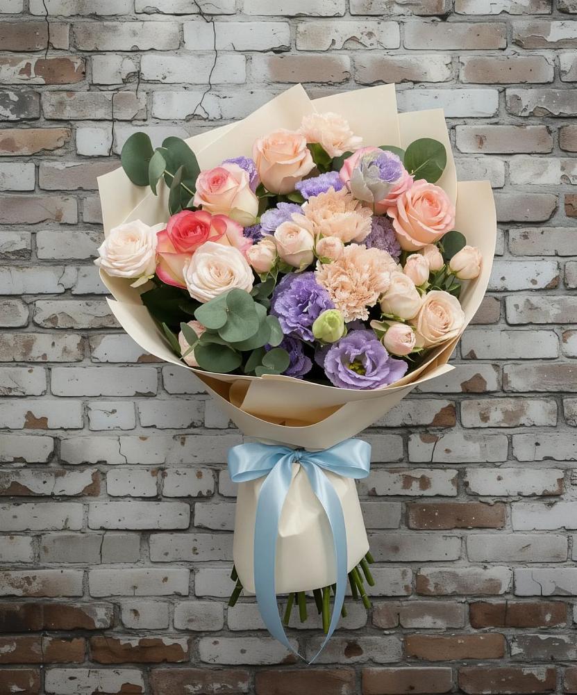 Букет цветов из: Розы, Лизиантусы и Гвоздики в Умёт