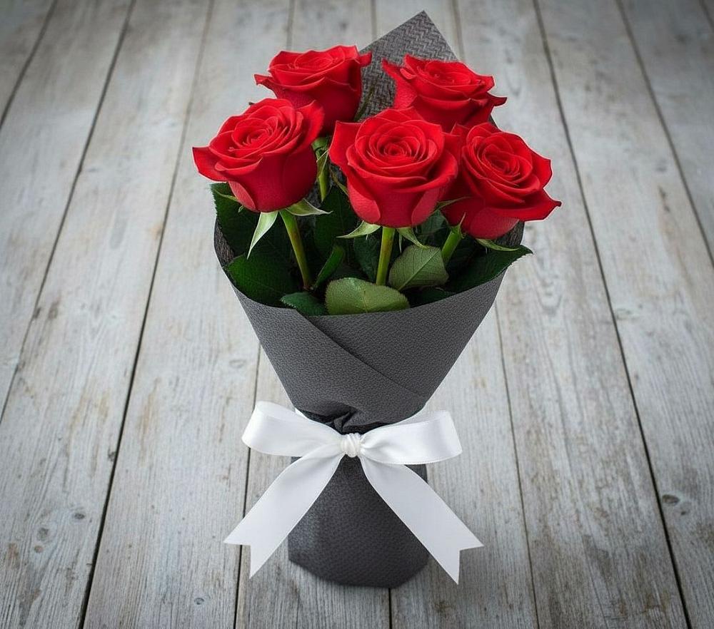 Букет 5 Красных роз Эдлесс Лав в Умёт