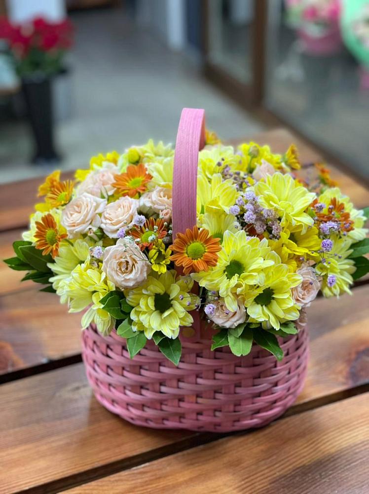 Цветочная композиция из Хризантемы и Розы в корзине в Умёт