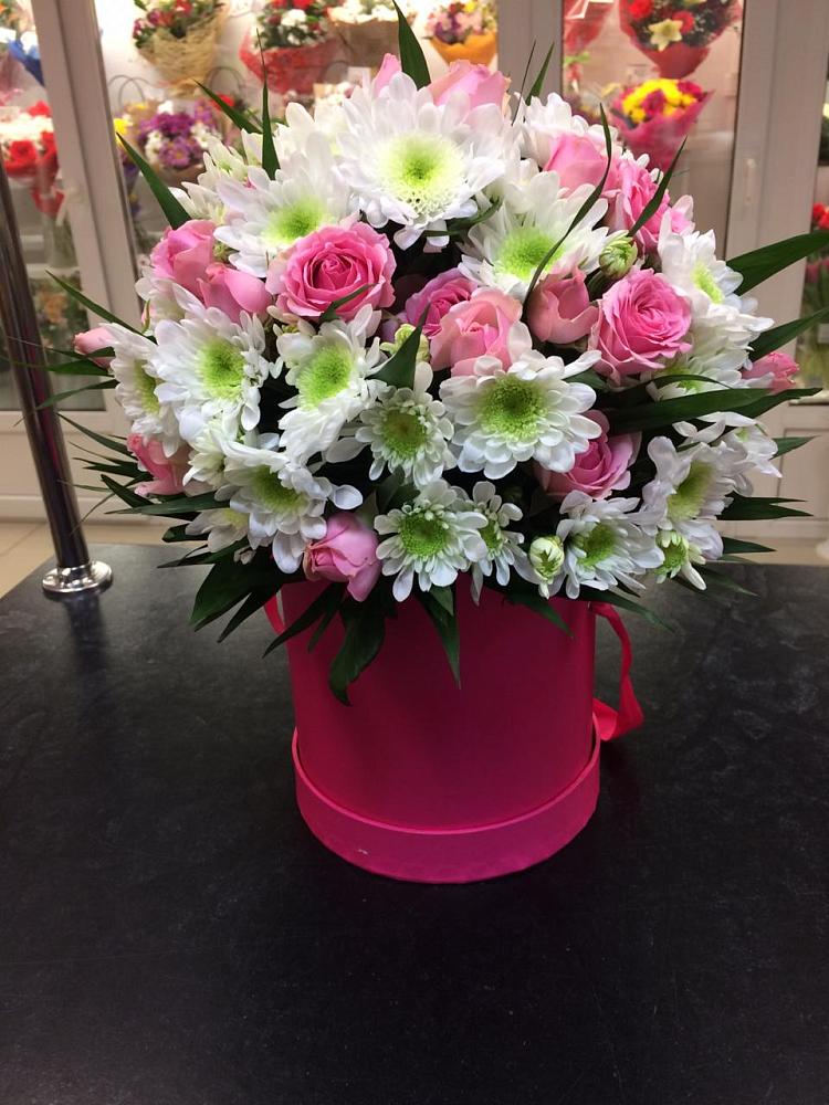 Цветочная композиция из Розы и Хризантемы в шляпной коробке в Умёт