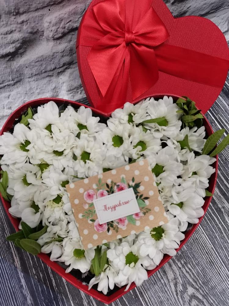 Цветочная композиция из Хризантемы в виде сердца в Умёт