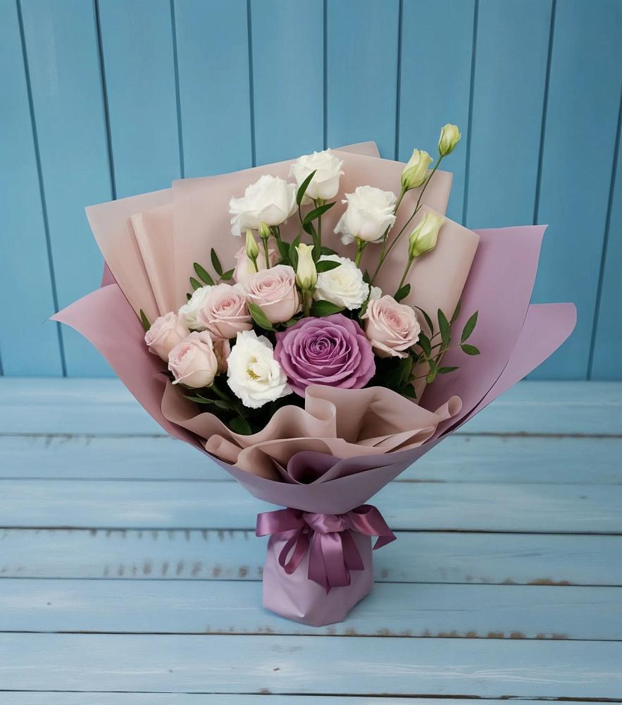Букет цветов из: Розы и Лизиантусы в Умёт